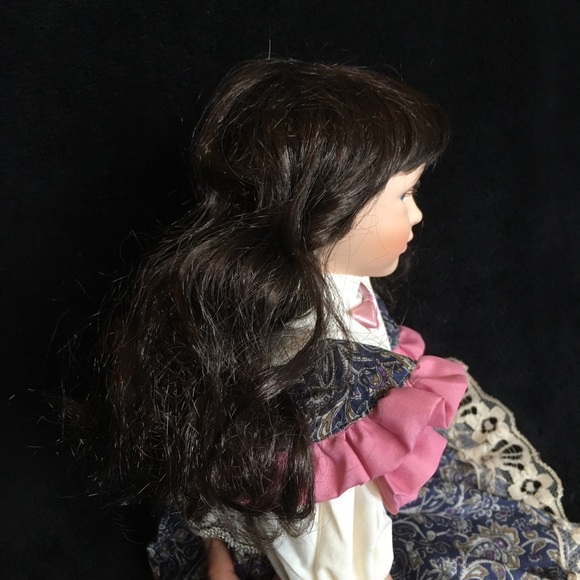VINTAGE Porcelain Doll - Picture 5 of 16